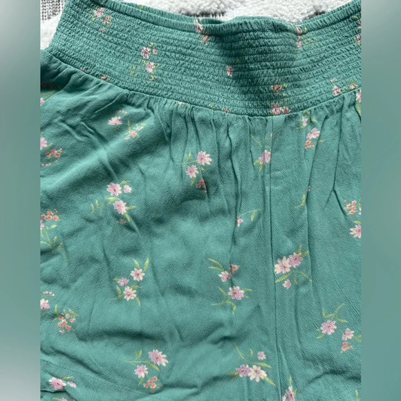American Eagle Green Flower Shorts | Sz M - Picture 3 of 5